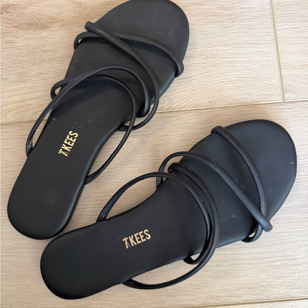 TKEES Black Minimalist Strappy Slide Sandals